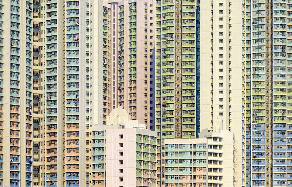 香港居民楼层层叠叠 如同抽象艺术画(组图)